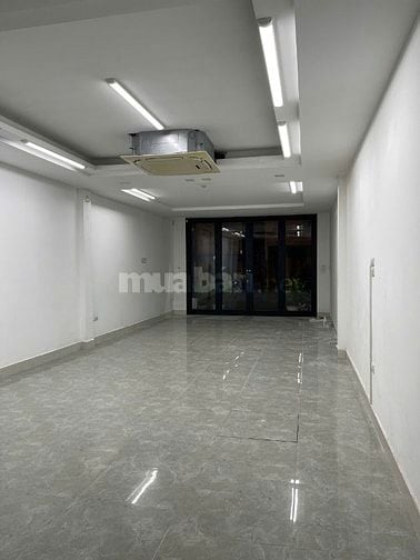 Cho thuê mặt sàn tầng 1 nhà mặt phố số 38 Lạc Nghiệp, Thanh Nhàn, HTB