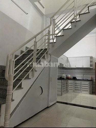 Bán nhà 2 tầng gần ngã tư Nguyễn Văn Trỗi-Huỳnh Văn Bánh, 41m2, 5.8 ty