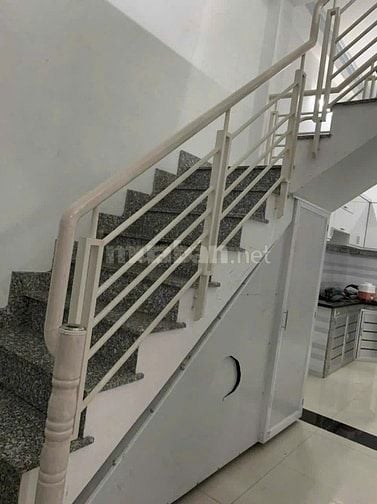Bán nhà 2 tầng gần ngã tư Nguyễn Văn Trỗi-Huỳnh Văn Bánh, 41m2, 5.8 ty