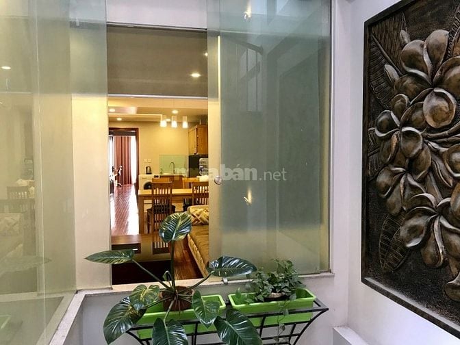 Cho thuê căn hộ mặt phố Huế, gần hồ Hoàn Kiếm
