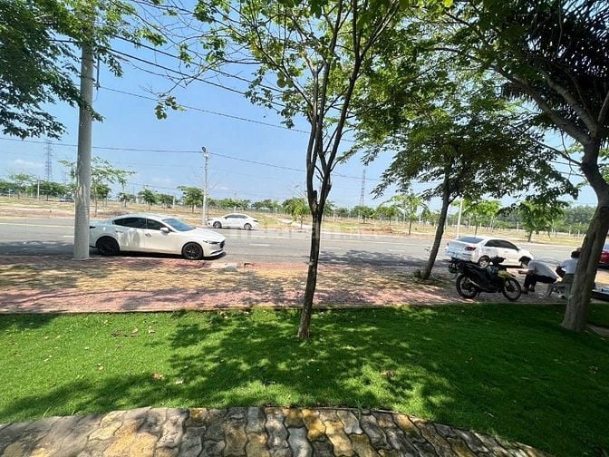  BÁN GẤP LÔ ĐẤT MẶT TIỀN ĐƯỜNG NHỰA 12M-NGAY TTHC BÀU BÀNG, GIÁ 925Tr
