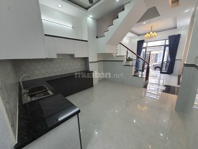Bán nhà mới xây đướng số 8 linh xuân thủ đức LH:0909428959.