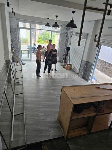 Cho thuê nhà 2 mặt tiền tại Đường 102, Tăng Nhơn Phú A, Thủ Đức