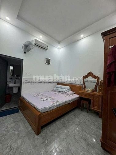 Bán Nhà Mặt Tiền Chợ Bình Chánh Cho Thuê 9tr/tháng, SHR, Giá 580Tr