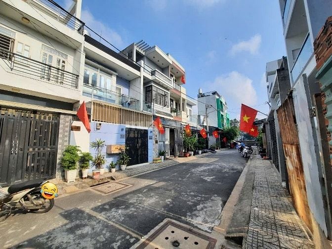 Bán nhà mới xây đướng số 8 linh xuân thủ đức LH:0909428959.
