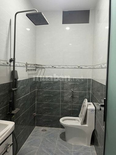 Bán nhà đường Lê Văn Việt , Quận 9 _ DT : 70m , 4PN , Hướng Tây Bắc