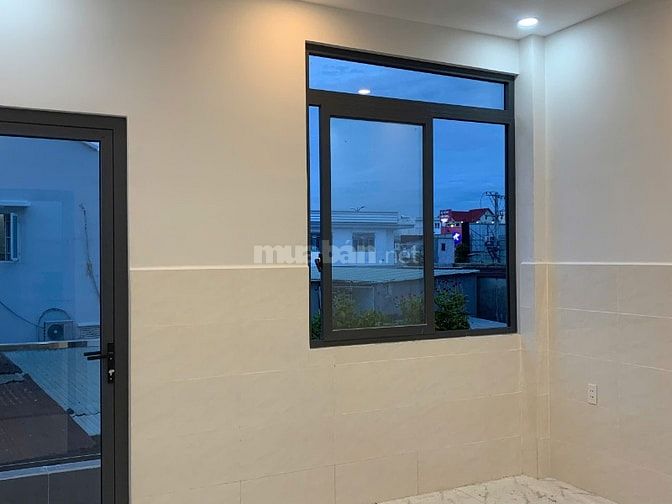 Bán nhà đường Lê Văn Việt , Quận 9 _ DT : 70m , 4PN , Hướng Tây Bắc