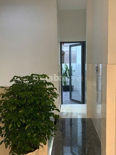 Bán nhà đường Lê Văn Việt , Quận 9 _ DT : 70m , 4PN , Hướng Tây Bắc