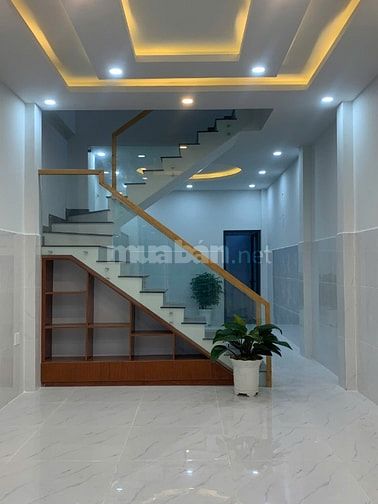 Bán nhà đường Lê Văn Việt , Quận 9 _ DT : 70m , 4PN , Hướng Tây Bắc