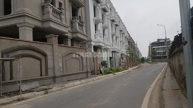 Bán Biệt thự vườn Phân lô A38 - Tư Đình - 210m2,4 tầng không gian xanh