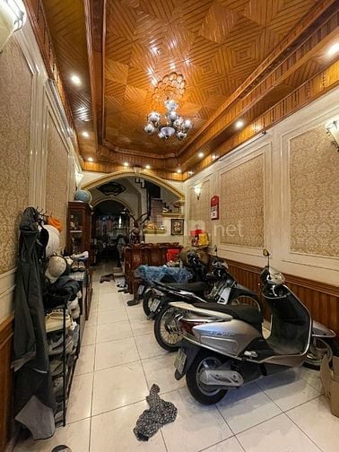 Nhà NGUYỄN NGỌC NẠI phân lô quân đội, Ô TÔ đỗ cửa