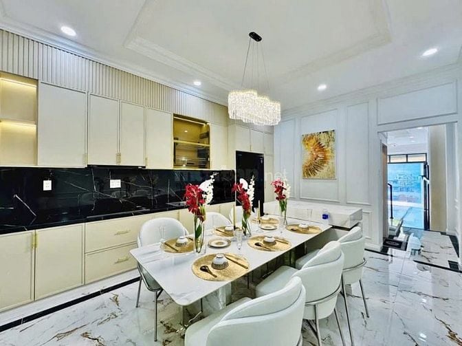 Bán gấp nhà ở đường Phạm Văn Chí, phường 8, quận 6, giá 2 tỷ 450 triệu