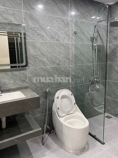 PHỐ NGUYỄN VĂN CỪ DT 44m²  MT: 3.5m, 6 Tầng , 9.6 Tỷ THANG MÁY .