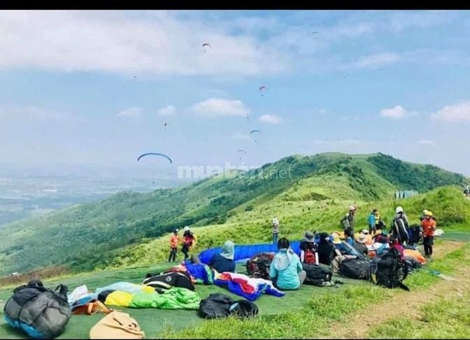 Điểm bay dù lượn Đồi Bù, Núi Bé, Nam Phương Tiến, Chương Mỹ. Dt 1700m,