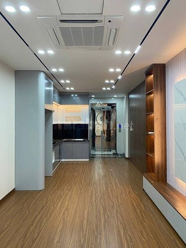 PHỐ NGUYỄN VĂN CỪ DT 44m²  MT: 3.5m, 6 Tầng , 9.6 Tỷ THANG MÁY .