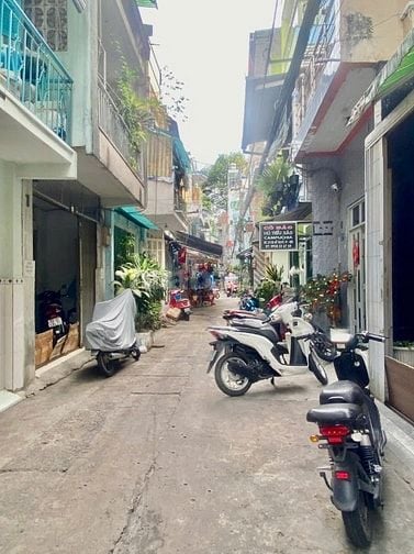 Bán nhà đường Hồ Thị Kỷ, Phường 1, Quận 10, khu chợ đêm, DT 4x5,5m, 