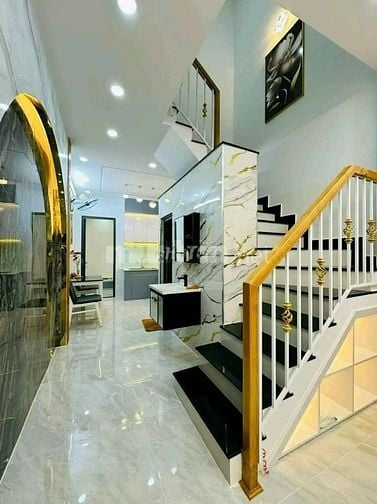 Trả 1 tỷ nhận nhà 39m² Vũ Tùng gần UBND phường 2. Hẻm 5m,sổ hồng riêng