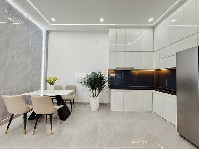 Cần bán nhà Nguyễn Thiện Thuật,P2,Q3,ngang 4m, Xe hơi tận nhà, 4PN,4WC