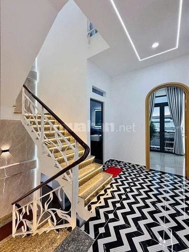 Cần bán nhà Nguyễn Thiện Thuật,P2,Q3,ngang 4m, Xe hơi tận nhà, 4PN,4WC