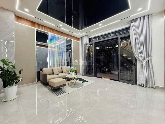 Cần bán nhà Nguyễn Thiện Thuật,P2,Q3,ngang 4m, Xe hơi tận nhà, 4PN,4WC