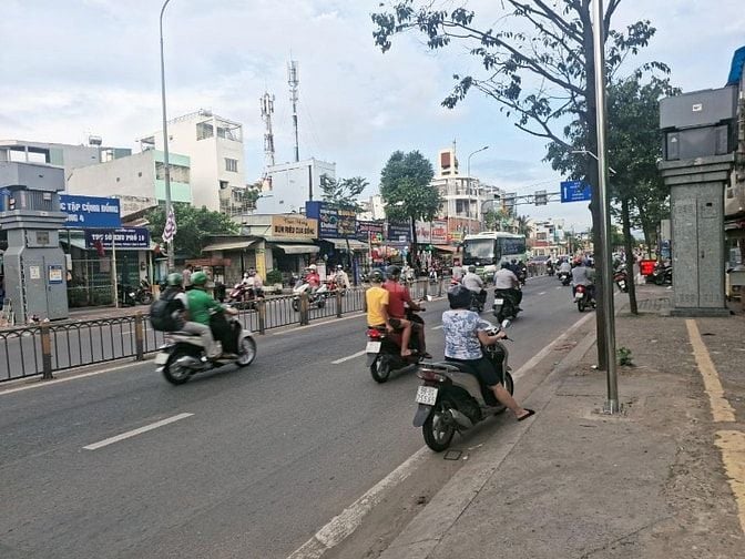 Bán nhà 3 tầng chính chủ 1 đời – mặt tiền Phạm Hùng, Quận 8 - ở và KD