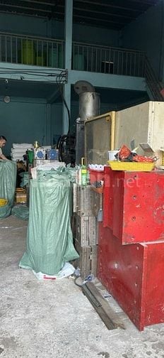 Cần nắm nữ đứng máy ép, nam đổ kéo trộn keo