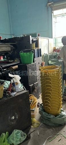 Cần nắm nữ đứng máy ép, nam đổ kéo trộn keo