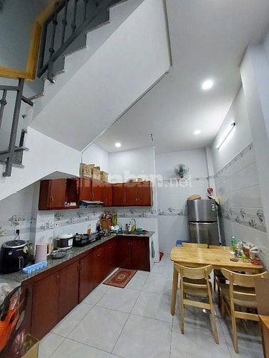 Hẻm Sạch đẹp Lý Thái Tổ 4Tầng 5PN Gần bệnh viện,siêu thị Ngân hàng 