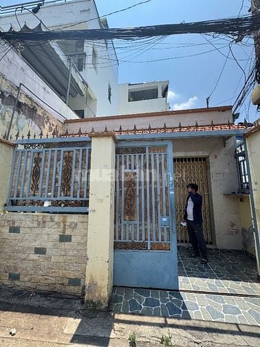 BÁN NHÀ MẶT TIỀN ĐƯỜNG . NGANG 5m x14M. NỞ HẬU . 