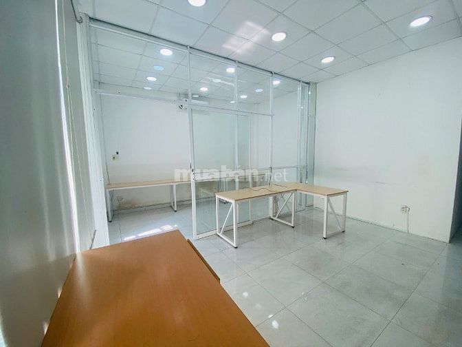 Cho thuê văn phòng, DT 40m2, giá 6tr tại 110/26 Ông Ích Khiêm, Q.11