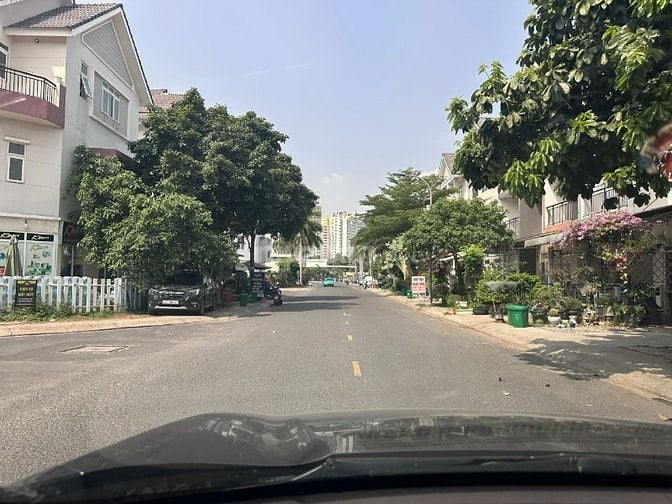 Bán lô đất đẹp tại Phú Hữu Quận 9 - KDC cao cấp đầy đủ tiện ích