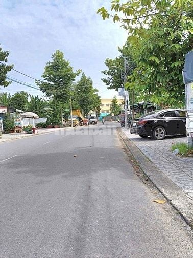 Bán Nhà diện tích lớn mặt tiền đường khu dân cư