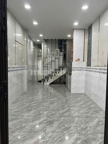 Nhà đẹp chính chủ cần bán gấp - vị trí đẹp