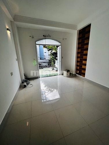 Cho thuê nhà 4 x20 đúc 3.5tấm ngay chợ căn cứ 26 p17 gò vấp 4 pn 5wc 