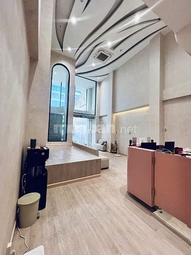 Bán toà nhà 9 tầng tại trung tâm quận 10 