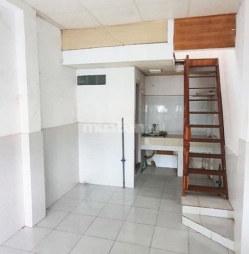 Cho thuê nhà mặt tiền nhỏ giá rẻ  tiện kinh doanh, Quận 3