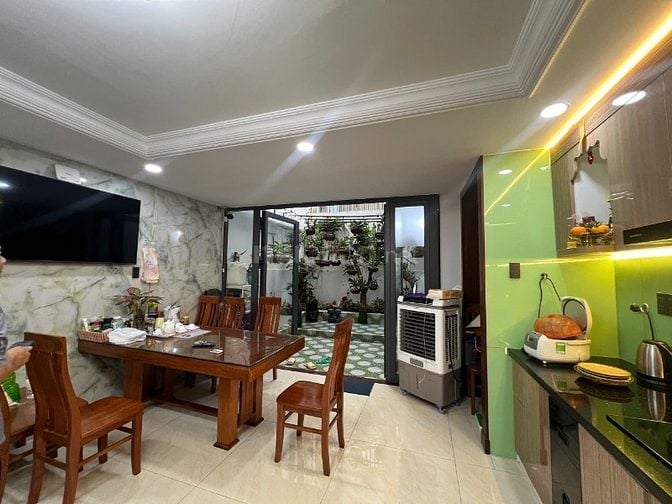 Bán nhà 4 tầng HXT Phạm Văn Bạch ngang 5m 110m2 tặng NT gần NH 13.3 tỷ