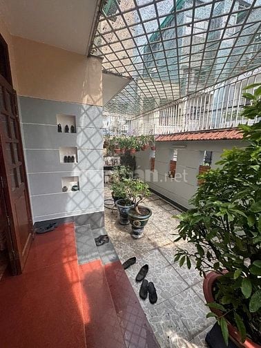 Cho thuê vila góc 3 MT đường Nguyễn Gia Trí (D2 củ ) P. 25,Bình Thạnh