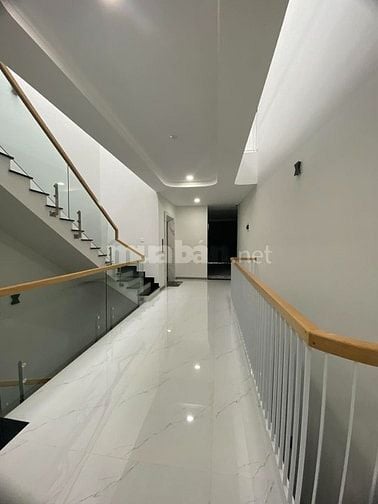 Bán nhà 5 tầng mới đẹp mặt tiền đường TRần Nguyên Hãn