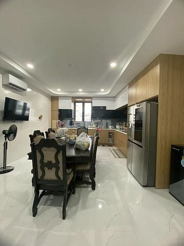 Bán nhà 5 tầng mới đẹp mặt tiền đường TRần Nguyên Hãn