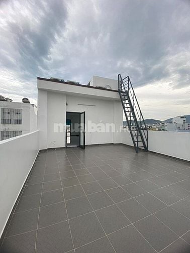Bán nhà 5 tầng mới đẹp mặt tiền đường TRần Nguyên Hãn