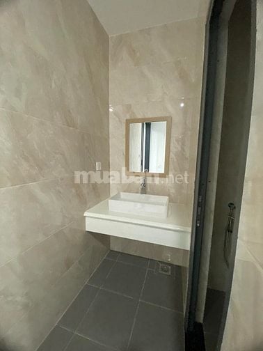 Bán nhà 5 tầng mới đẹp mặt tiền đường TRần Nguyên Hãn
