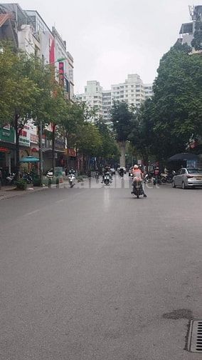 Một căn duy nhất. Phố trung tâm Cầu Giấy.
