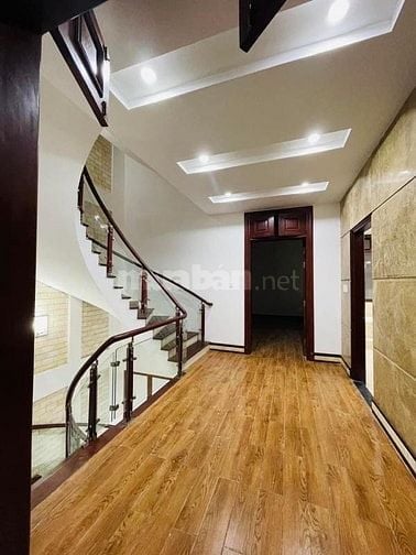 Một căn duy nhất. Phố trung tâm Cầu Giấy.