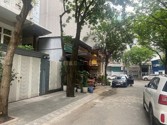 Một căn duy nhất. Phố trung tâm Cầu Giấy.