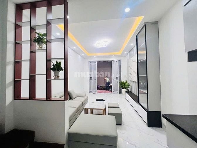 **Bán nhà đẹp, tặng full nội thất – Vị trí đắc địa, 