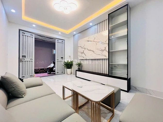 **Bán nhà đẹp, tặng full nội thất – Vị trí đắc địa, 