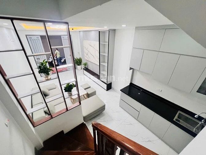 **Bán nhà đẹp, tặng full nội thất – Vị trí đắc địa, 