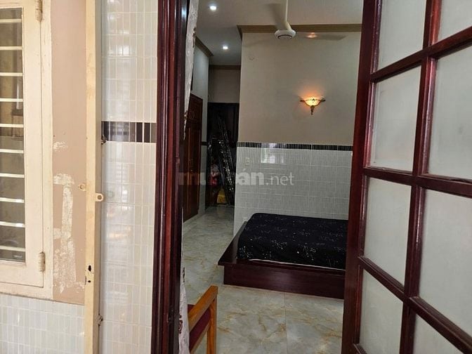 Cho thuê nhà đường số 3 cư xá Đô thành P4, Quận 3, 4,5x12, 3 lầu, 25tr
