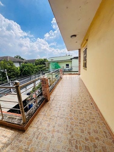 diện tích cực đẹp: Ngang 15m x Dài 20m = 300m², nằm ngay khu vực sầm u